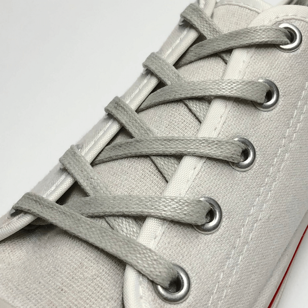 Вощені шнурки ясно-сірого кольору Кольорові шнурки на кросівки пласкі фото